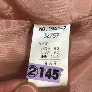 サーモンピンク　スーツの画像