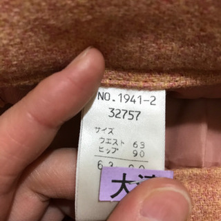 サーモンピンク　スーツの画像