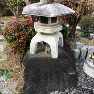 雪見灯篭と石セットでお譲りします