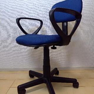 デスクチェア　青の画像