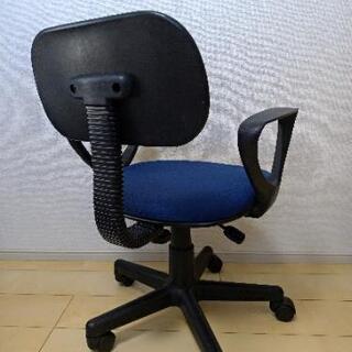 デスクチェア　青の画像