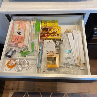 【無料：中古】食器棚の画像