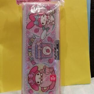 女のコ用筆箱です。