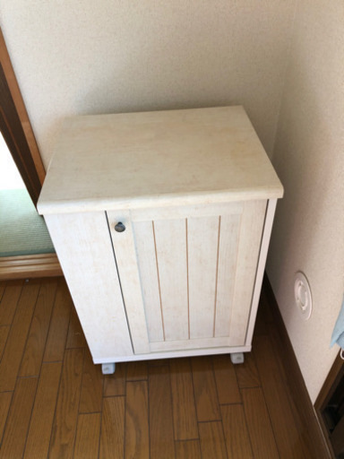 収納棚（美品）