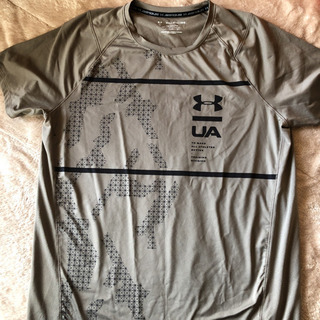 アンダーアーマー着用一回⭐︎郵送可⭐︎トレーニングシャツ⭐︎Tシャツ⭐︎LLの画像