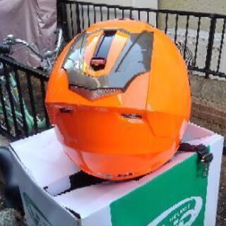 オレンジヘルメットの画像