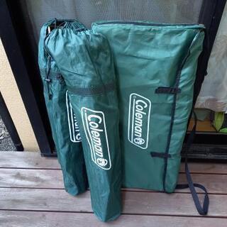 Coleman フォールディングテーブルと椅子2脚の画像