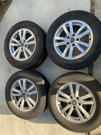 215/65R16スタッドレスタイヤ
