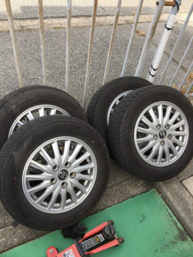 トヨタ　ノア　スタッドレス