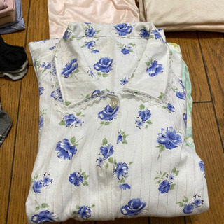 【差し上げます】女性用新品靴下/パジャマ等