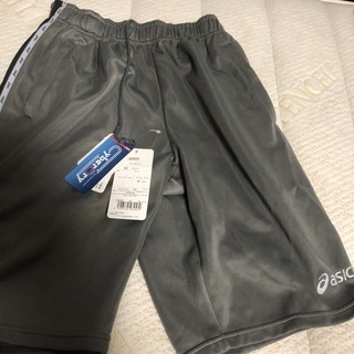 新品　アシックスハーフパンツM