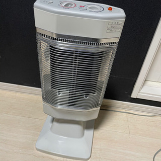 ハロゲンヒーター首自由に調整付き　定価49350円❣️の画像