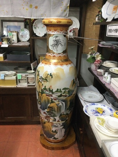 【店頭お渡し】　特大　飾り壺　壺　高さ約１６０㎝　台付　¥34,980(税込）配送不可