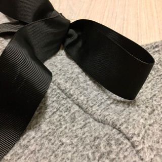 【お話中です】⭐︎INGNIイング⭐︎ グレーのリボン付きモコモコニット Mの画像