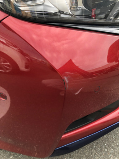 バンパー、日産リーフZE1のフロントバンパー赤、傷有り。