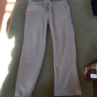 UNIQLO　白ベージュ？のパンツ