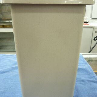 タッパーウェア/Tupperware 米びつ 保存ケース 西岡店の画像