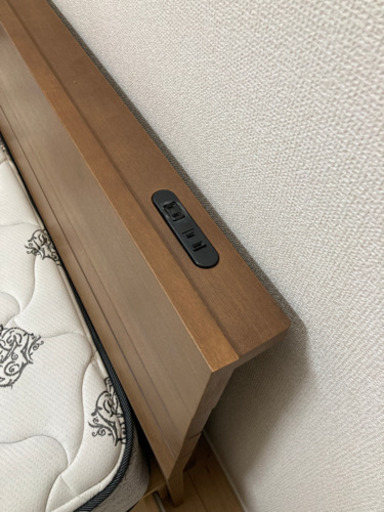美品！ダブルベッドフレーム、厚さ25センチマットレス、掛け布団セット