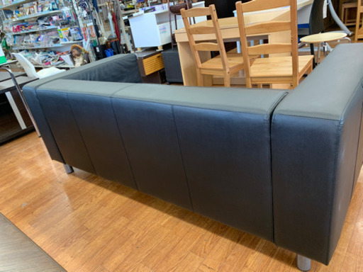 IKEAの大きめの2人掛けソファです！