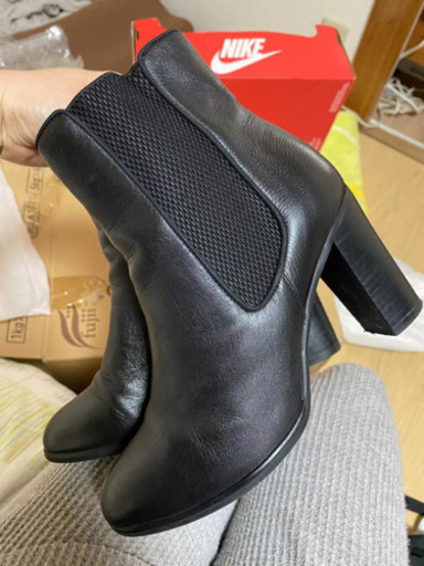 ストロベリーフィールズ  高級靴　中古