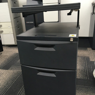 値美品イトーキ　ITOKI キャビネット　鍵なし　開け閉めはできます。キャスター付の画像