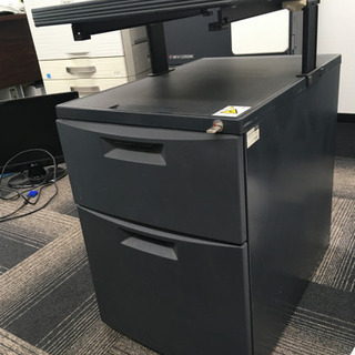 値美品イトーキ　ITOKI キャビネット　鍵なし　開け閉めはできます。キャスター付の画像