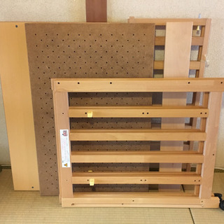 机や棚にもなるベビーベッド