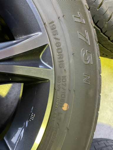 ハイエース　タイヤホイールセット　オプション　トヨタ純正　ナット付き