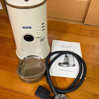 ペットの自動餌やり器の画像