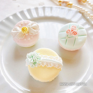 初心者様大歓迎♡『バイカラーのフラワーマカロン』 の画像