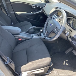 VOLVOボルボ V40【車検R4年11月まで】☆キレイな車です☆の画像