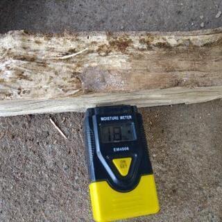 【在庫30kg程度】広葉樹エノキの薪！長さ35cm。2夏乾燥。含水率18%程度。茨城県潮来市。の画像