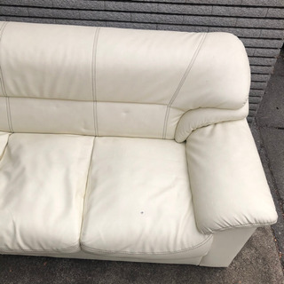 無料でお譲りします　三人がけソファ　ベージュの画像