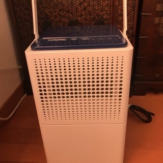 定価2万トヨトミ/コンプレッサー式除湿機(鉄筋13帖)動作確認済...