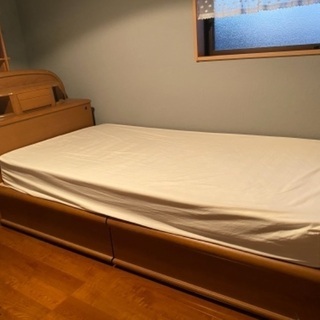 木製シングルベッド