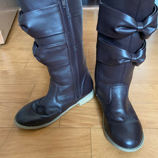 子供靴、女の子、ブランドブーツ、シャリーテンプルの画像