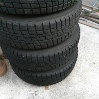 185/70R14のスタットレスタイヤホイール付きまだワンシーズンしか使用してないです🚗割りと溝あり割りと新しいです❗