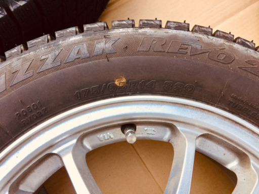 BRIDGESTONE製 BLIZZAK REVO2 スタッドレス+ホイールセット