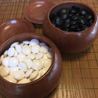 ⚫︎囲碁○日向32号碁石⚫︎那智黒石○本蛤碁石⚫︎木製碁笥○囲碁...