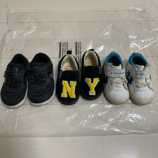 子供用靴　NIKE、converseなどの画像
