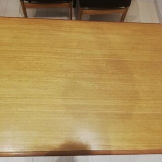 ダイニングテーブル(木製)