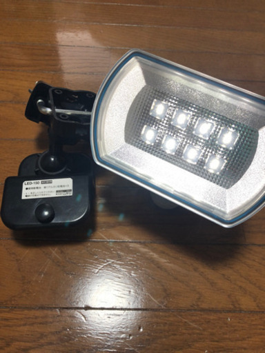 センサーライト　LED150 ムサシ　防犯ライト　乾電池式