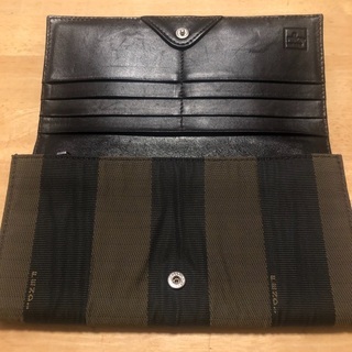 値下げ！フェンディ長財布　男女兼用の画像