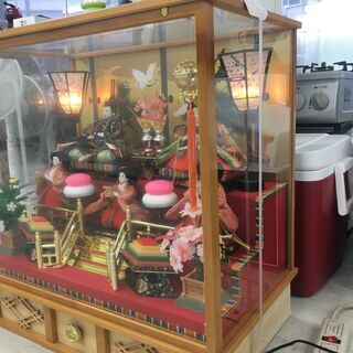  昭和レトロ 徳川作 おひなさま 親王飾り ひな人形 三段五人飾り ガラスケース入り ライト 鶴松屏風 オルゴール付き！！の画像