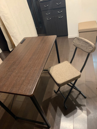 綺麗です！！！テーブルとイス