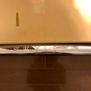 【最終値下げ】日産　V37 スカイライン　リアガーニッシュ　車　部品　パーツ　リアビューカメラ付きの画像