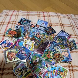 ビックリマン.ガムラツイスト.カード類など60-70枚くらいあげます。