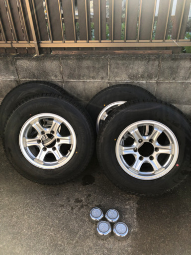 新品未使用ハイエース用　スタッドレス　Uズ−アルミ付き４本セット