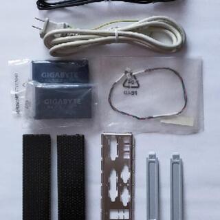 自作 PC Core i7 8GB SSD 256GB GPU 付きの画像