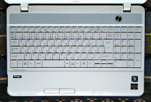 ?良品✨/15.6型光沢液晶✨/新品✨キーボード/アーバンホワイト/光速☆彡SSD120GB/快適♬メモリ4GB/デュアルコアCPU♪